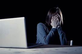 Imagem do Artigo: Setembro amarelo: cyberbullying pode levar ao suicídio